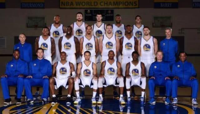 法国队11月大名单：姆巴佩领衔，坎特、谢尔基在列（法国队11月名单公布：姆巴佩挂帅，坎特与谢尔基入选）