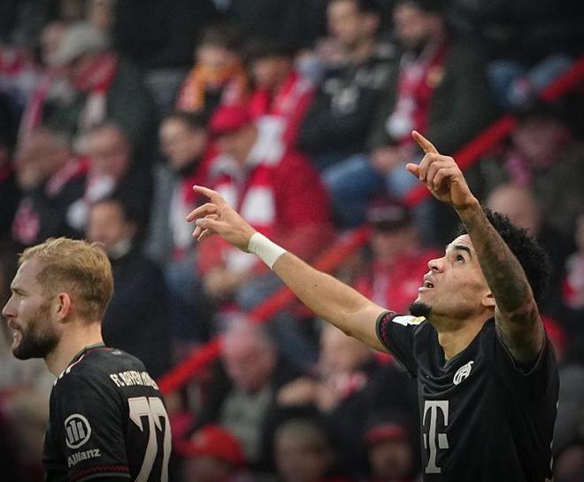 NBA球员专访：詹姆斯谈团队合作,（NBA独家专访：詹姆斯解读团队合作的力量）