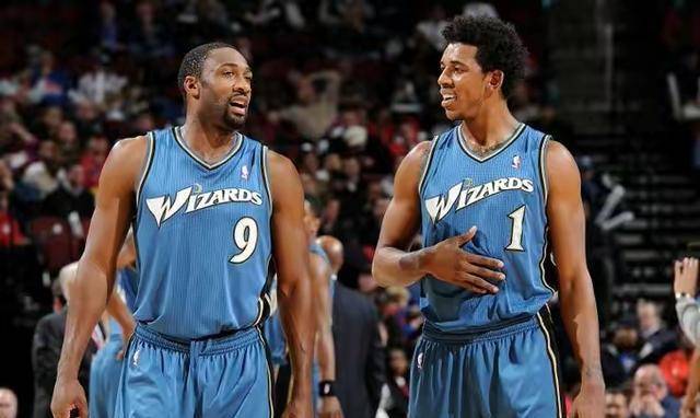 拜仁客战柏林联合：全主力阵容！凯恩、奥利塞、迪亚斯出战（拜仁客场对阵柏林联合：全主力出击，凯恩、奥利塞、迪亚斯出战）