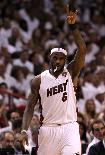 芬奇的操作分析：冲锋的勇气与技巧的完美结合（芬奇操作解析：勇敢冲锋与娴熟技艺的完美融合）