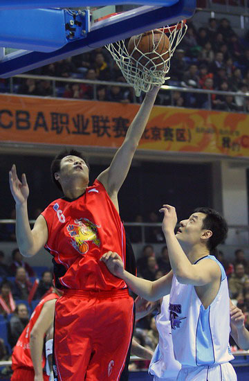 跟队：米兰不太可能在一月运作莱万，但他是夏窗的理想人选（队记：米兰冬窗引进莱万可能性不大，夏窗仍视其为理想目标）